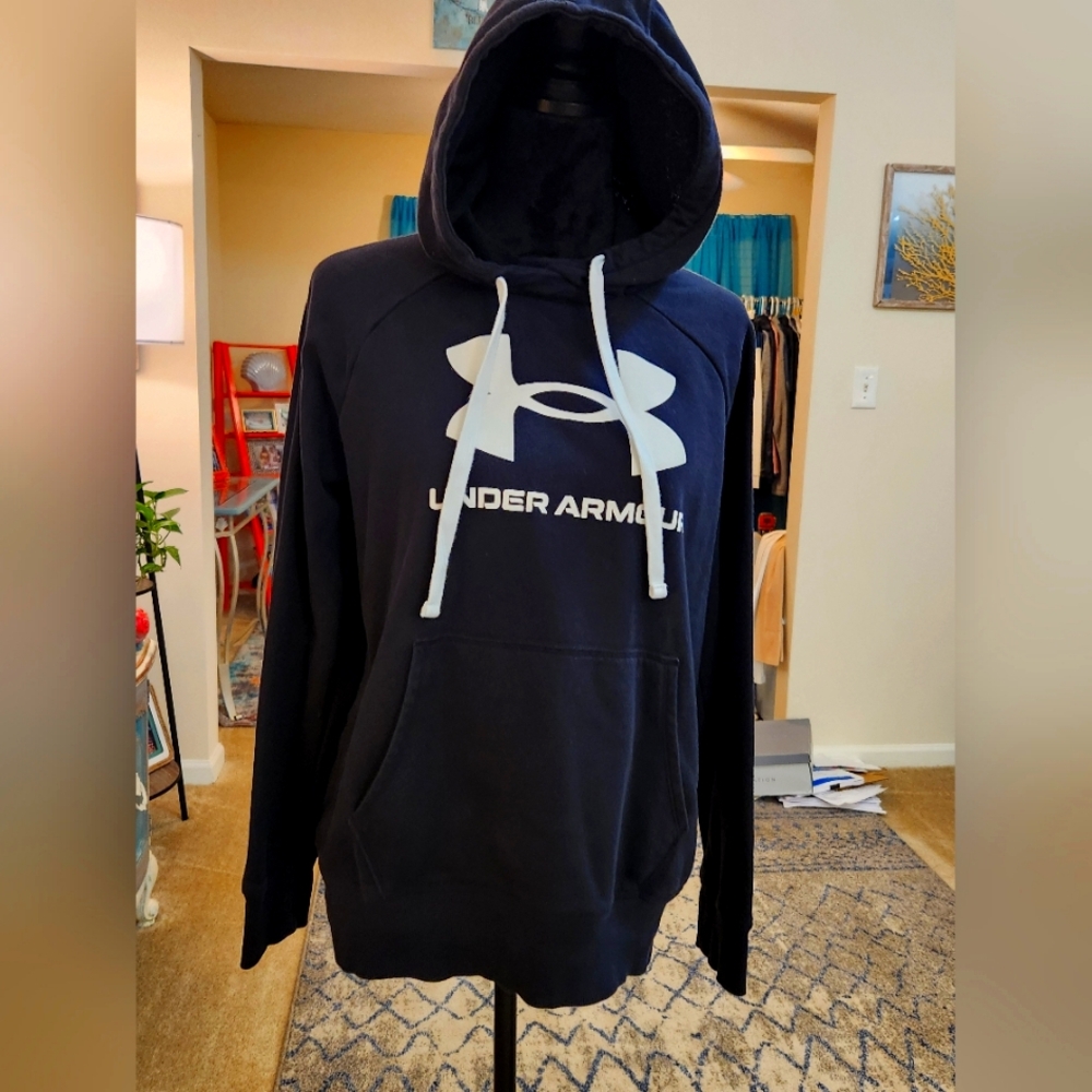 Under Armour Hoodie (medium)